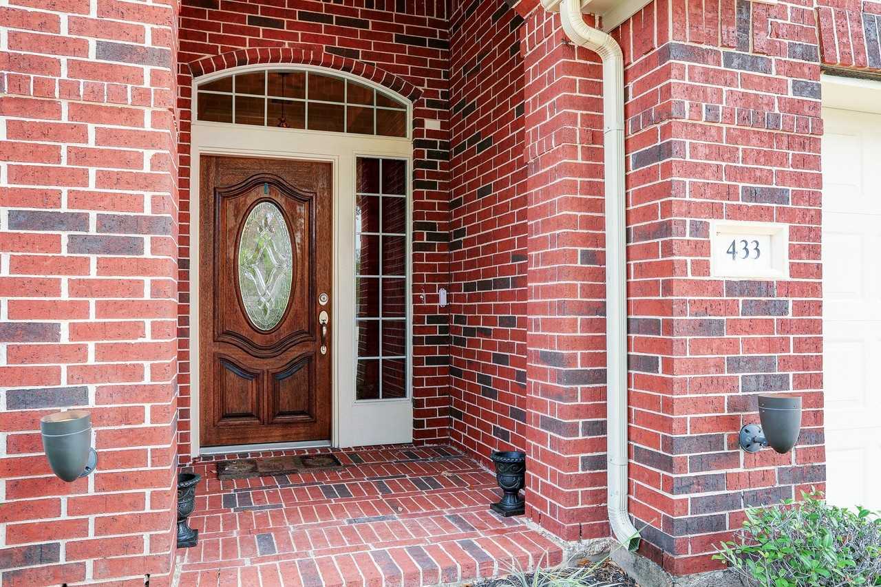 433 Holly Branch Ln - Photo 3 of 32