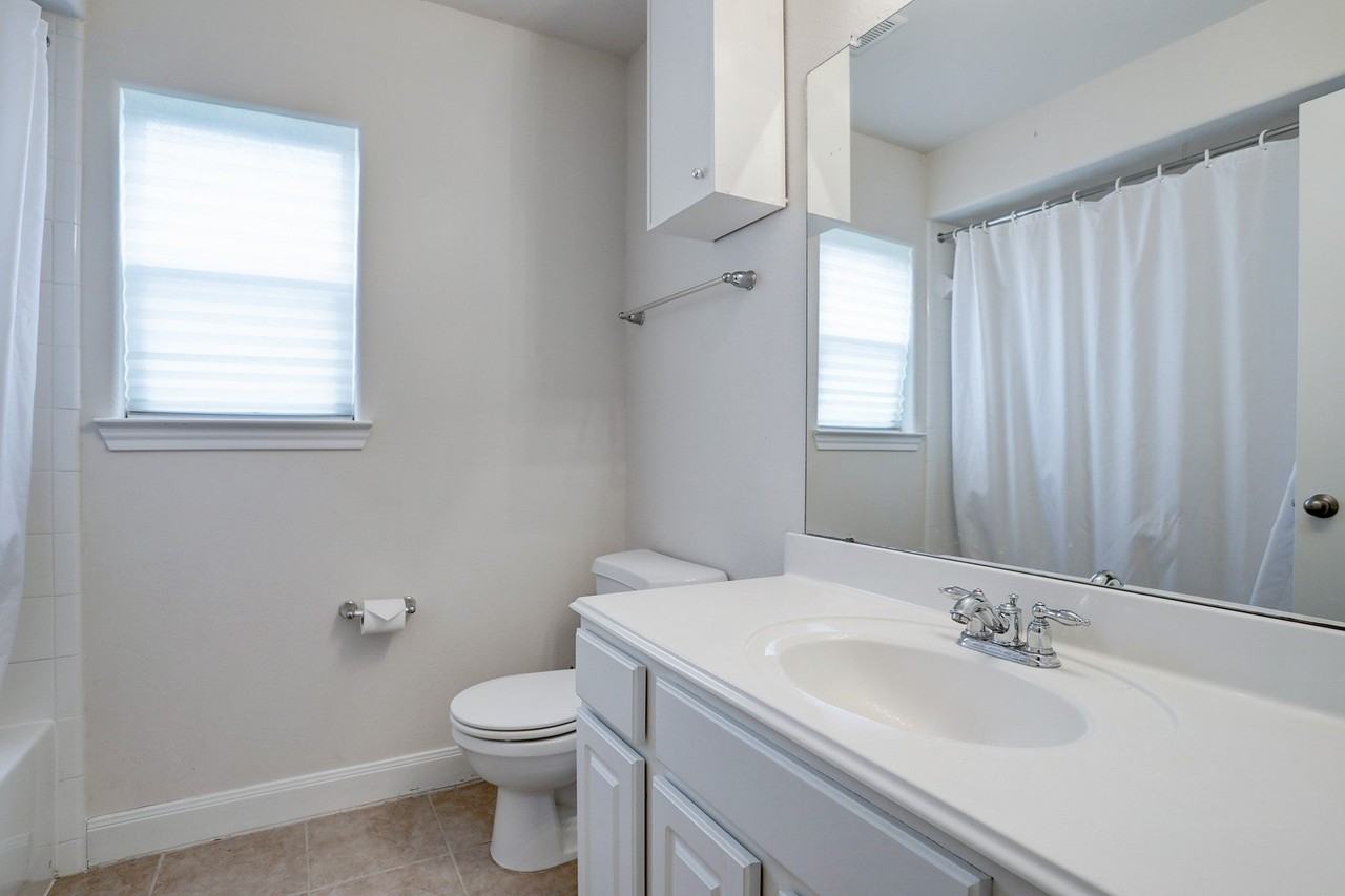 433 Holly Branch Ln - Photo 5 of 32