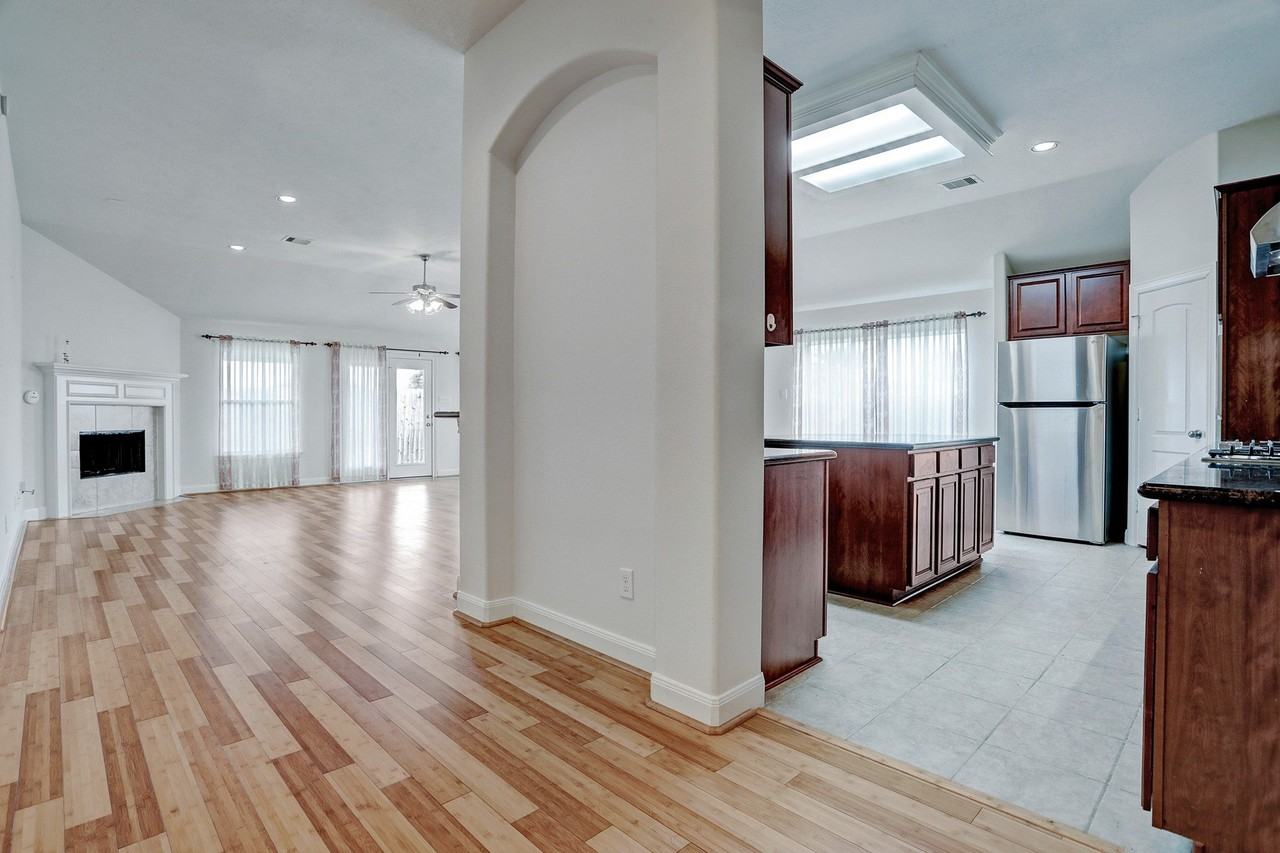 433 Holly Branch Ln - Photo 6 of 32