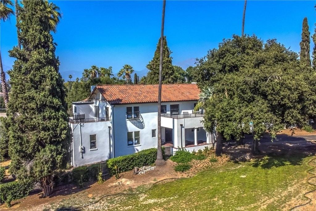 24 W Hilton Ave - Photo 4 of 50