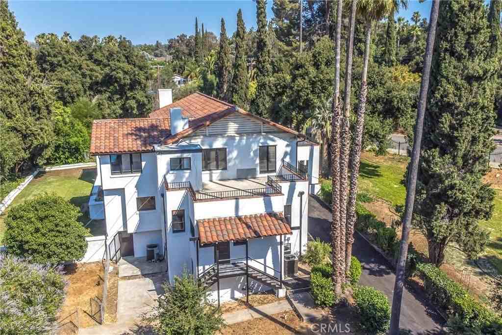 24 W Hilton Ave - Photo 5 of 50