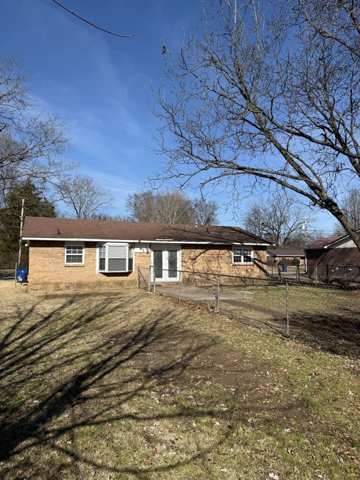 290 Walnut St - Photo 2 of 10