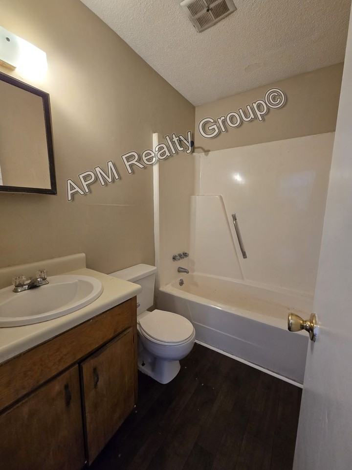 2105 Grove St - Photo 7 of 9