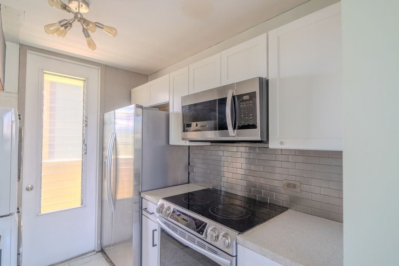 1040 Kinau St #807 - Photo 4 of 13