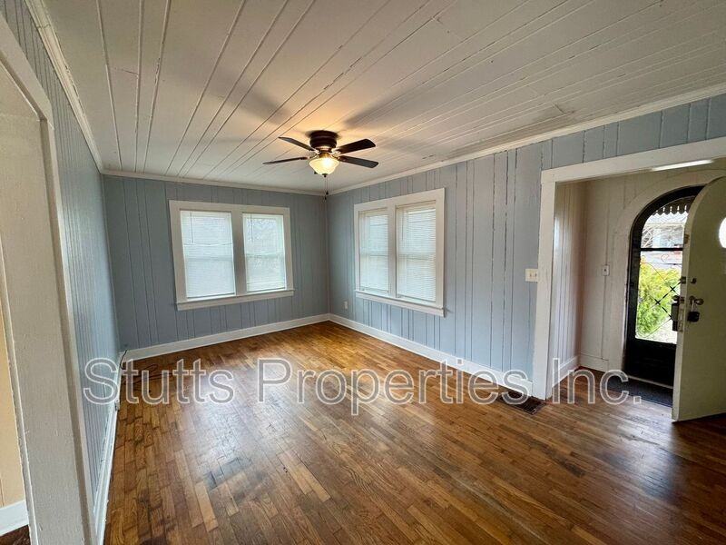 235 Edgewood Dr - Photo 3 of 12