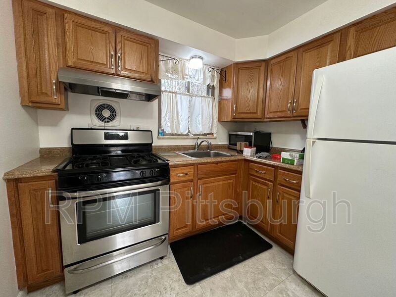 624 Dornbush St - Photo 2 of 12