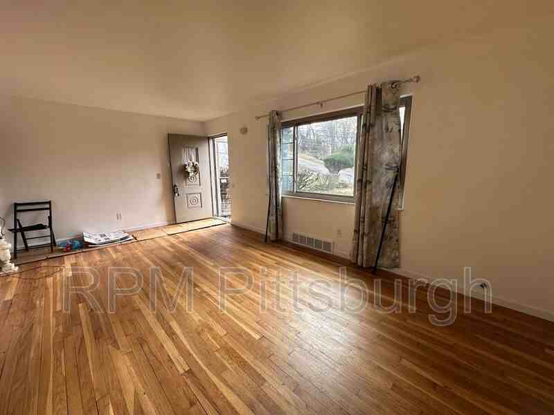 624 Dornbush St - Photo 3 of 12