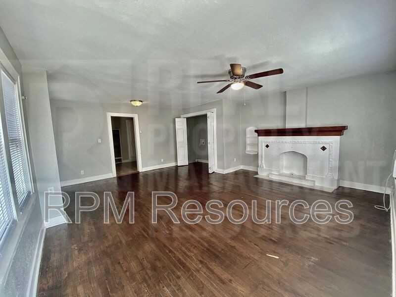 1303 Nw 8th St - Photo 3 of 10