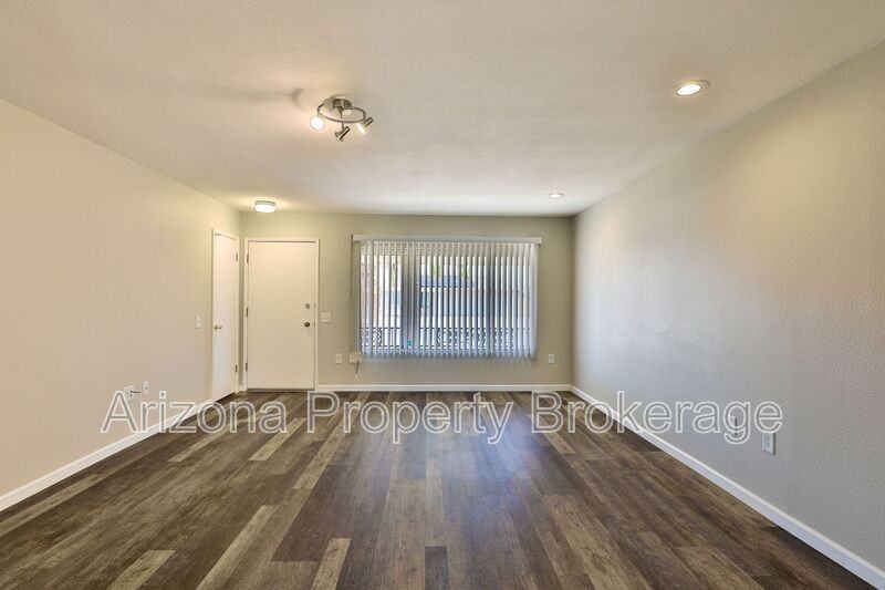 20206 N 125th Ave - Photo 5 of 30