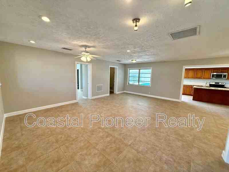 3944 E Eden Roc Cir - Photo 3 of 27