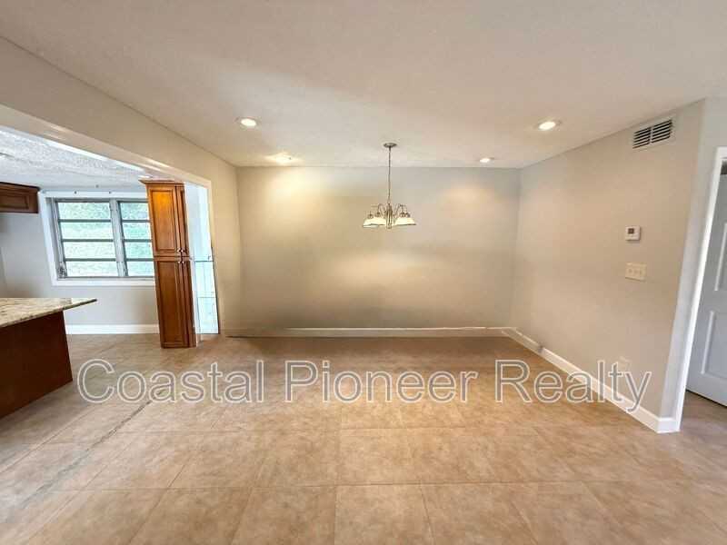 3944 E Eden Roc Cir - Photo 4 of 27