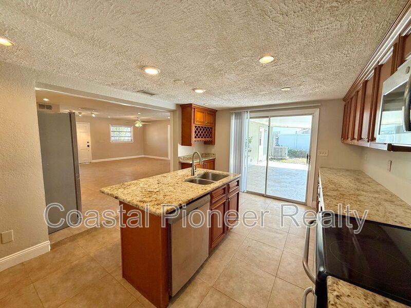 3944 E Eden Roc Cir - Photo 6 of 27