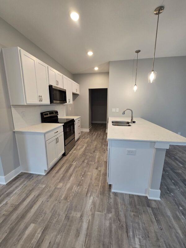 2913 Long Ave - Photo 2 of 18