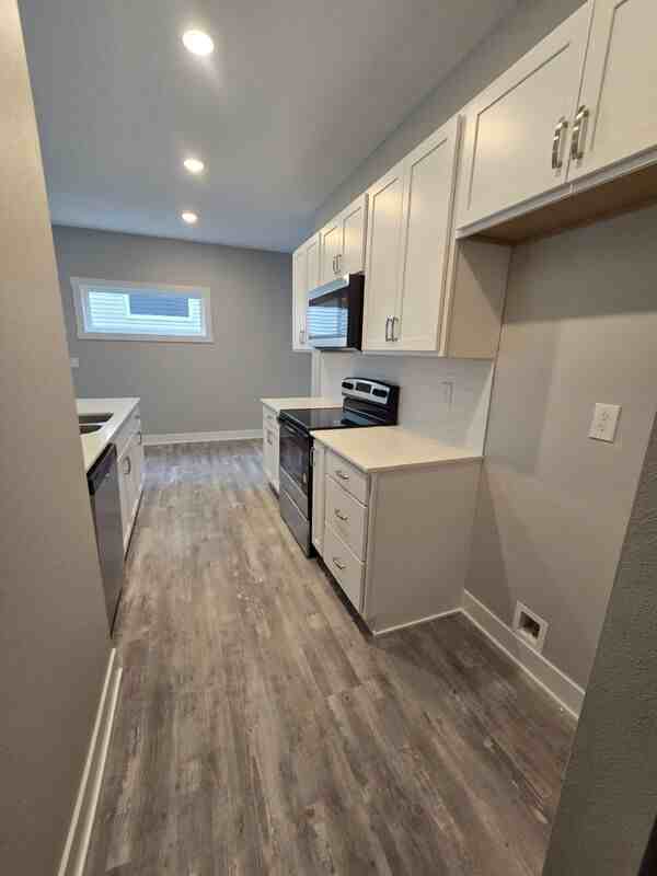 2913 Long Ave - Photo 3 of 18