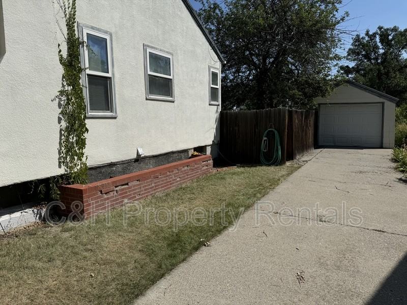 311 Yellowstone Ave - Photo 2 of 15