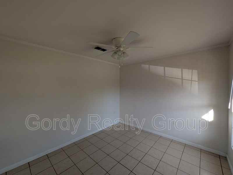 3137A Redbud Ln - Photo 2 of 7