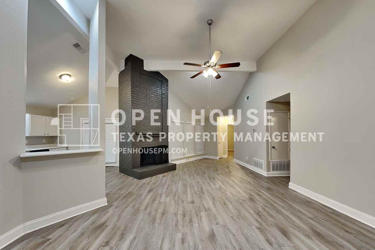 415 Lemon Dr - Photo 3 of 18