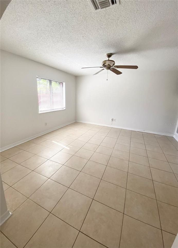 2067 Oak Meadow Cir - Photo 4 of 15