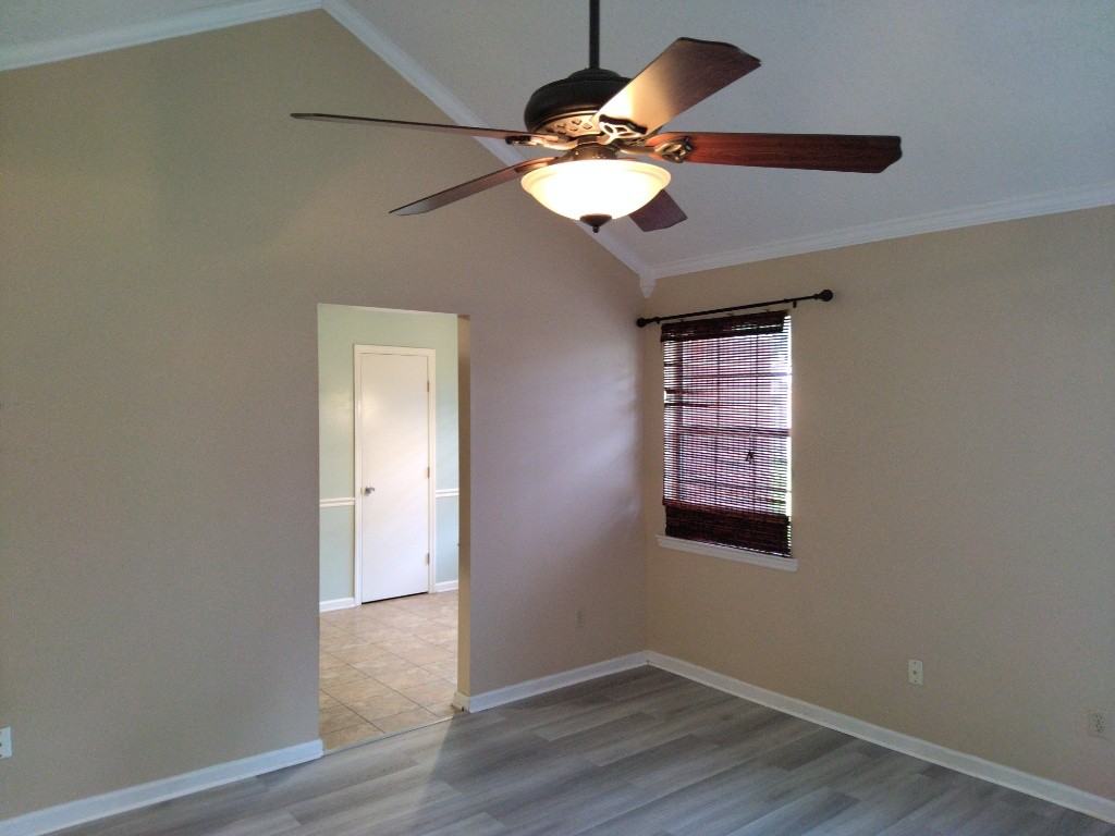 905 King Air Ct - Photo 3 of 12