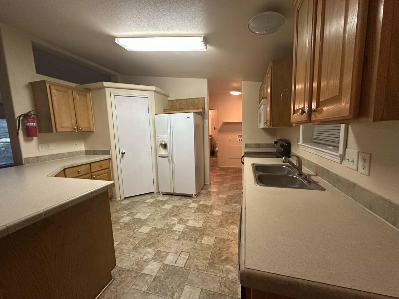 121 E Hammersley Pl - Photo 3 of 21