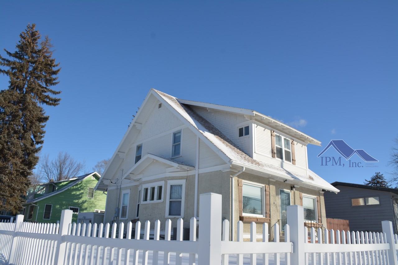 101 University Ave E - Photo 2 of 22