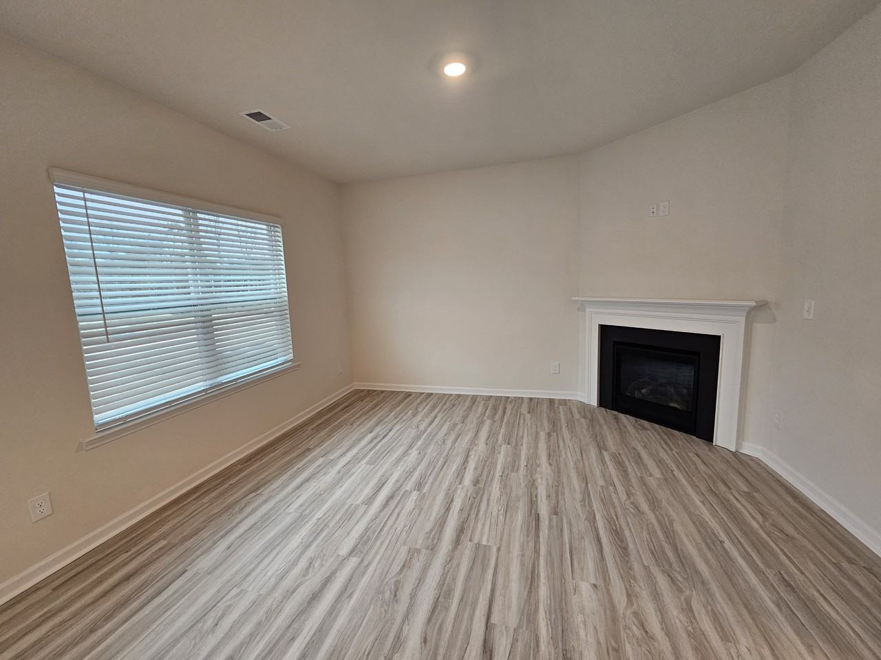 3675 Mercer St - Photo 3 of 26