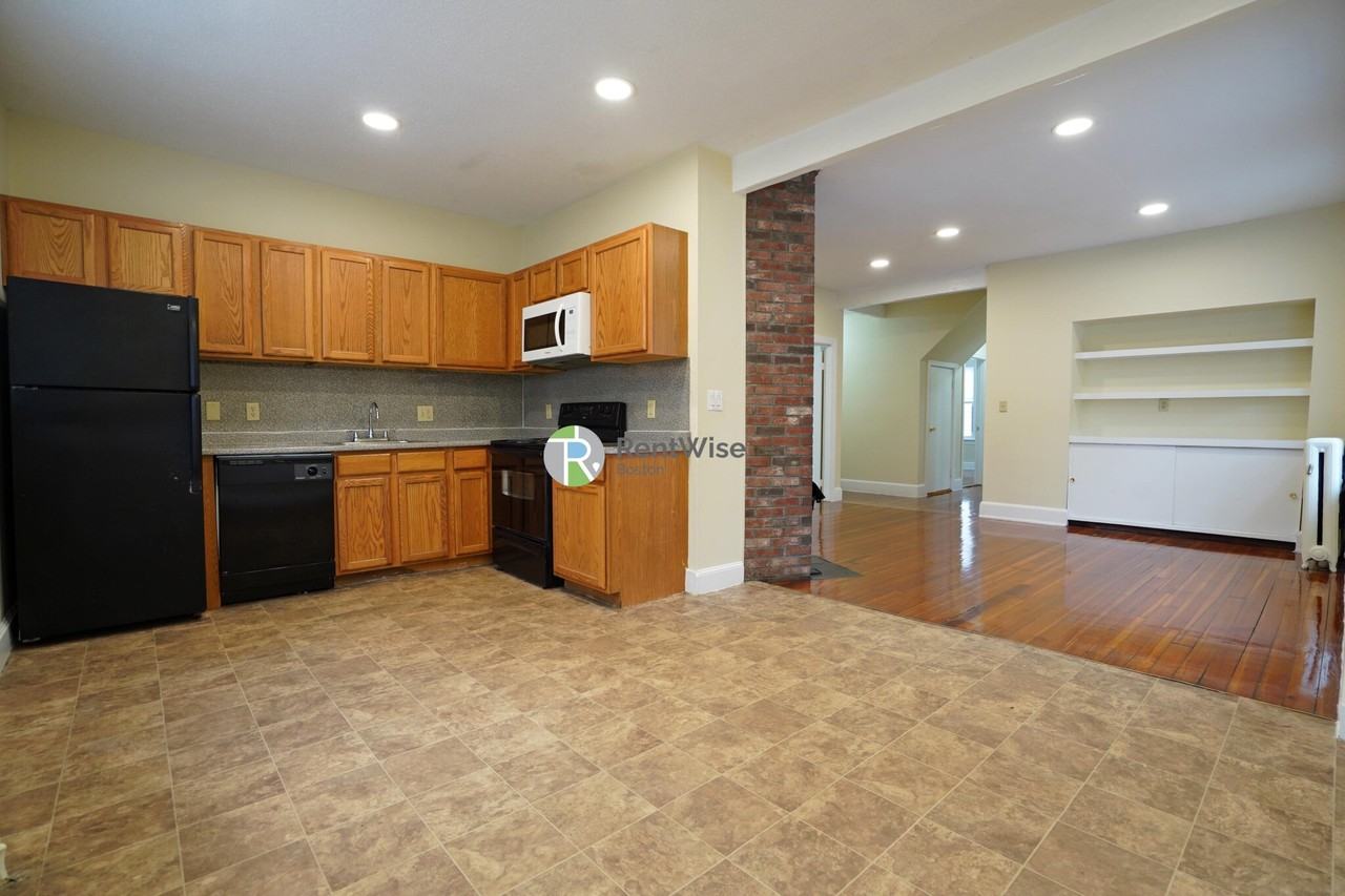 82 Robbins St #1 - Photo 6 of 23