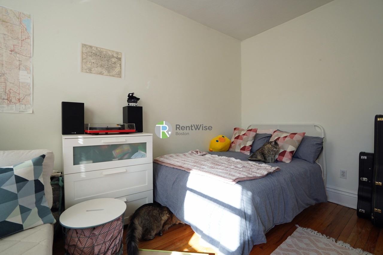 6 Camelot Ct #22 - Photo 3 of 16