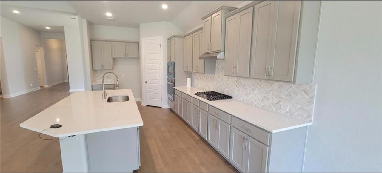 148 Kellogg Ln - Photo 3 of 20