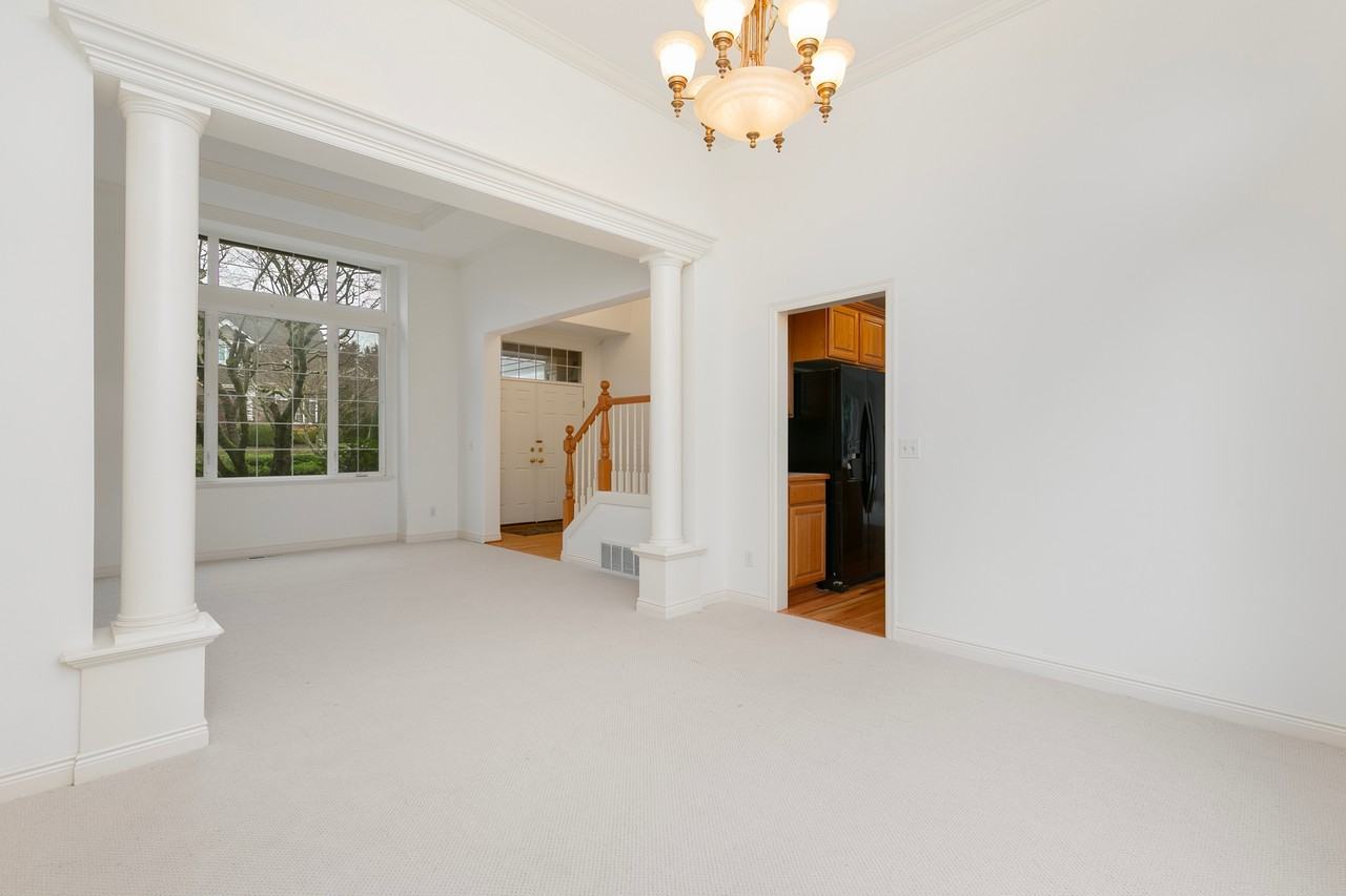 20122 27th Ave Se #NA - Photo 3 of 18