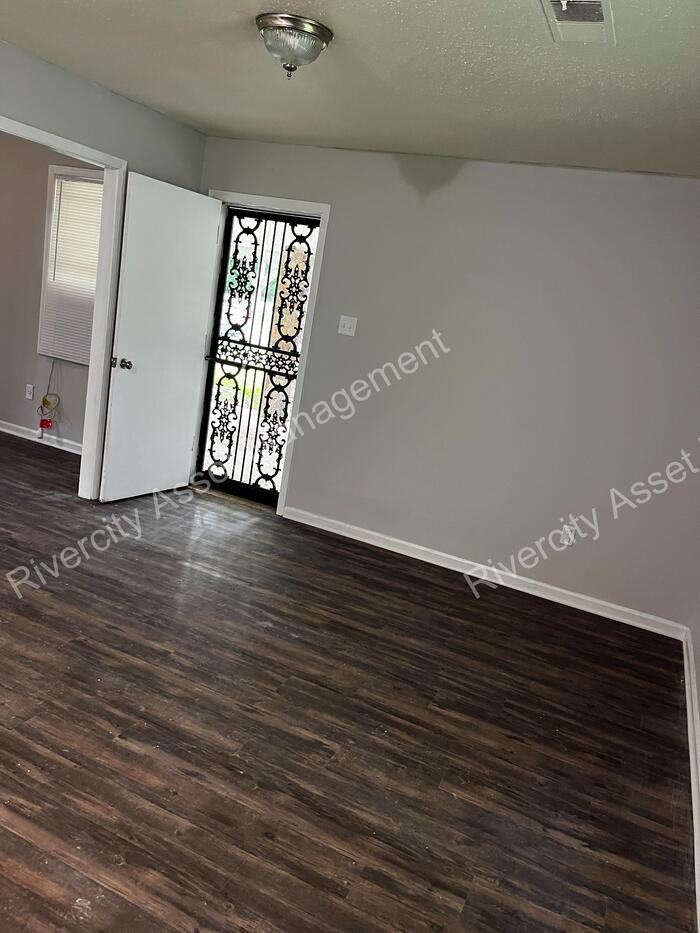 8171 Leighton Ln - Photo 3 of 15