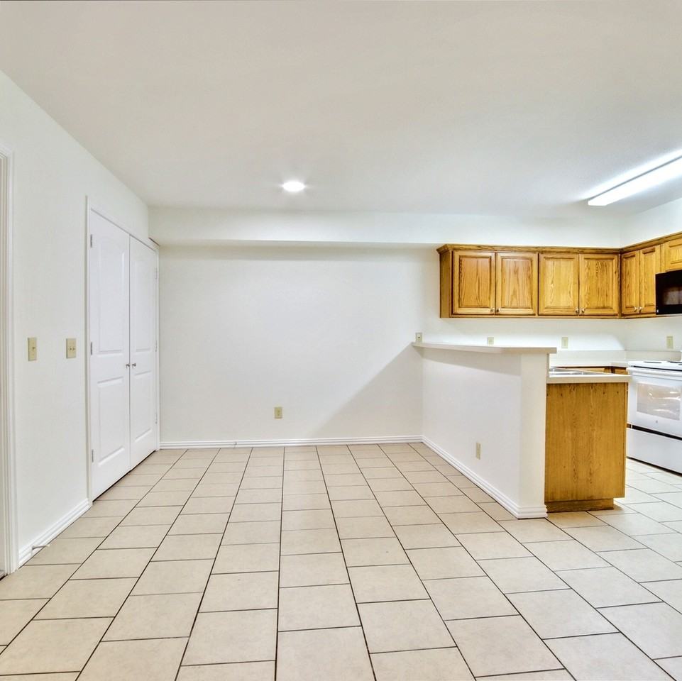 1708 South Waco Street - Photo 2 of 23