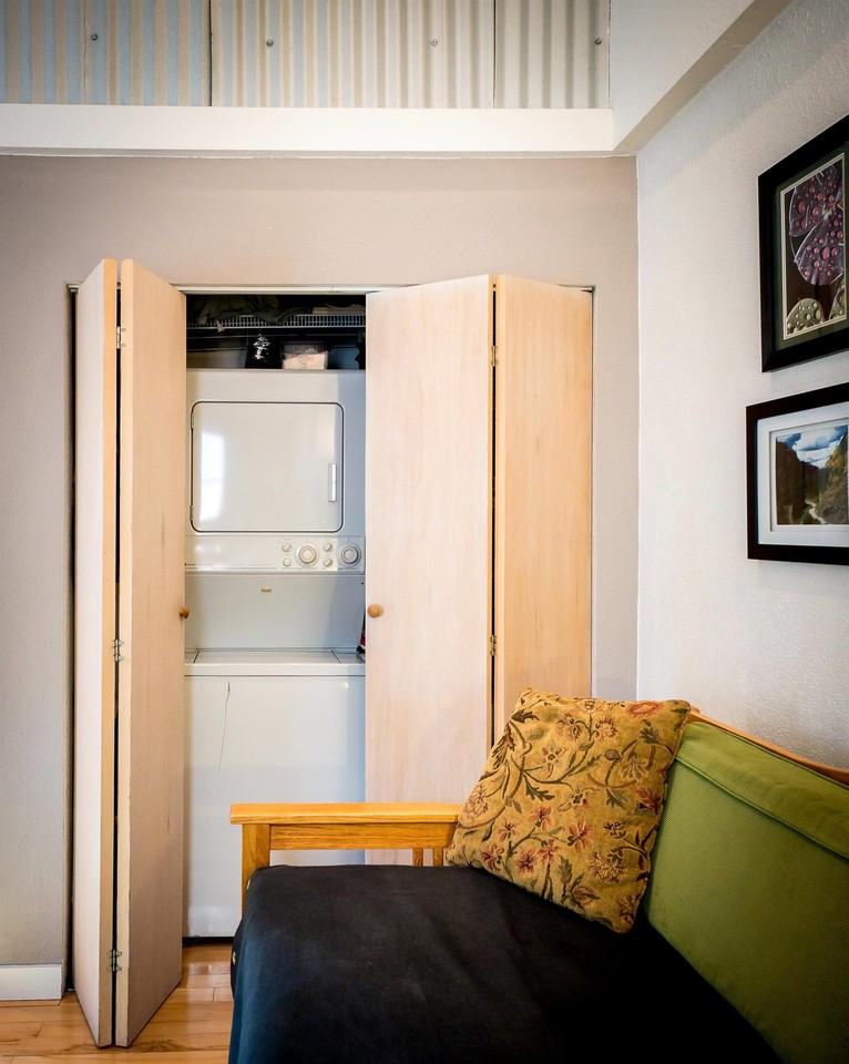 4243 Hooker Street - Photo 5 of 11