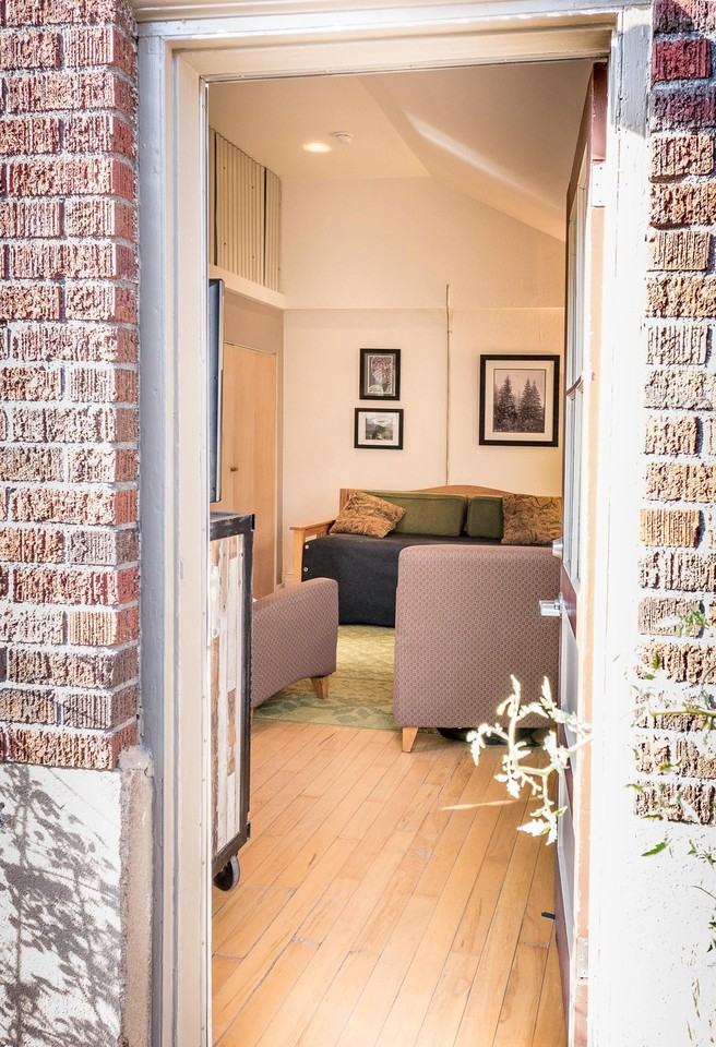 4243 Hooker Street - Photo 6 of 11