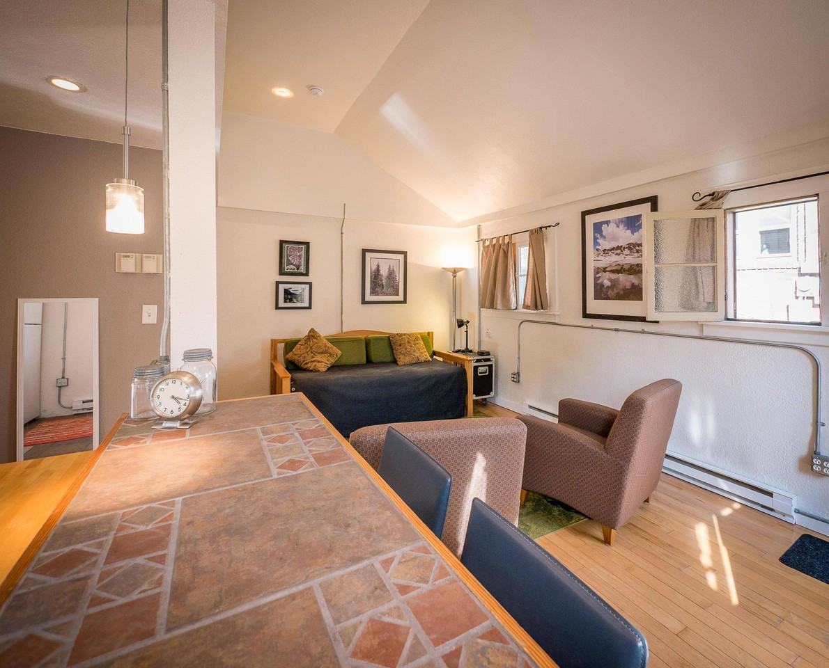 4243 Hooker Street - Photo 7 of 11