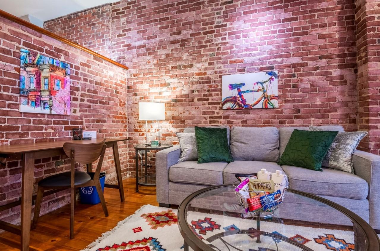 19 Battery St #1050377P - Photo 3 of 8