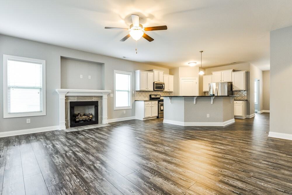 595 Airedale Trl - Photo 3 of 15