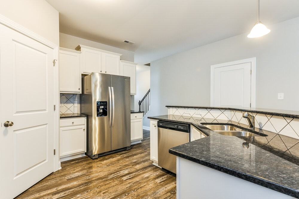 595 Airedale Trl - Photo 7 of 15