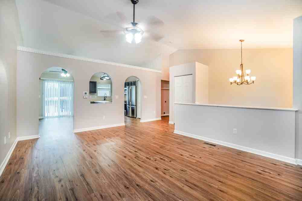 616 Barn St - Photo 4 of 17