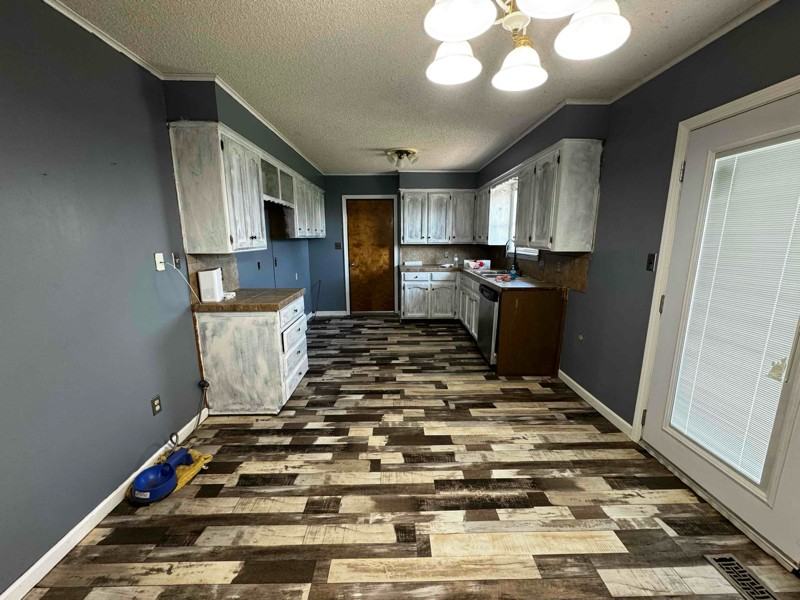 203 Highland Cir - Photo 4 of 13