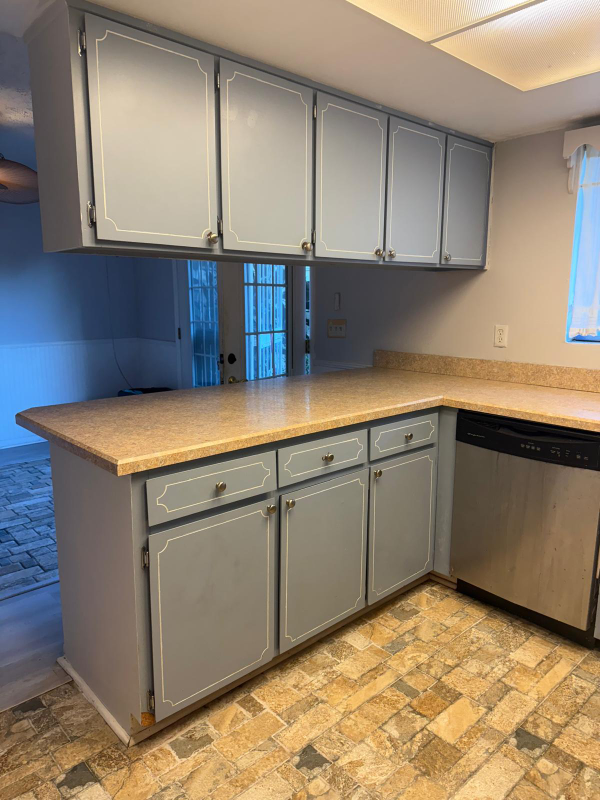 8150 Sutton Pl E - Photo 6 of 27