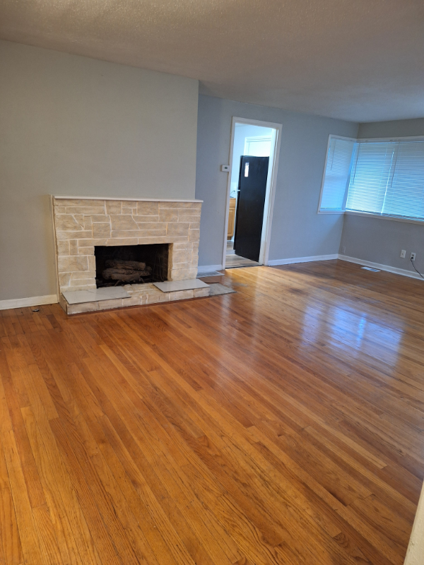 16605 37th Ave S - Photo 2 of 8