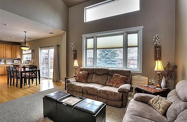 4887 Stoneham Ave - Photo 2 of 11