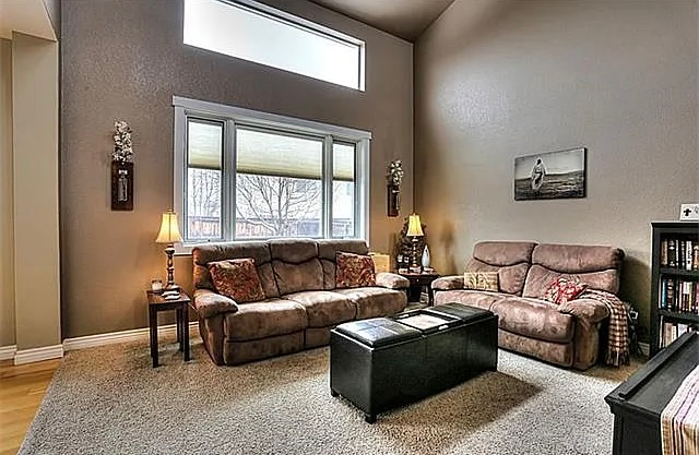 4887 Stoneham Ave - Photo 3 of 11