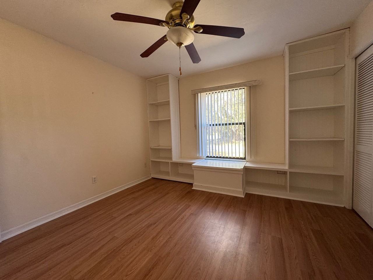 6139 Nw 112th Pl - Photo 3 of 19