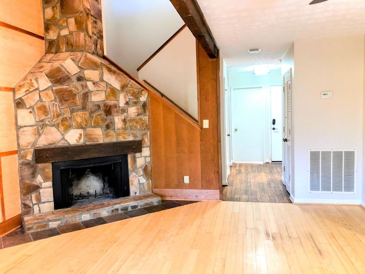 174 Woodstone Dr - Photo 4 of 24
