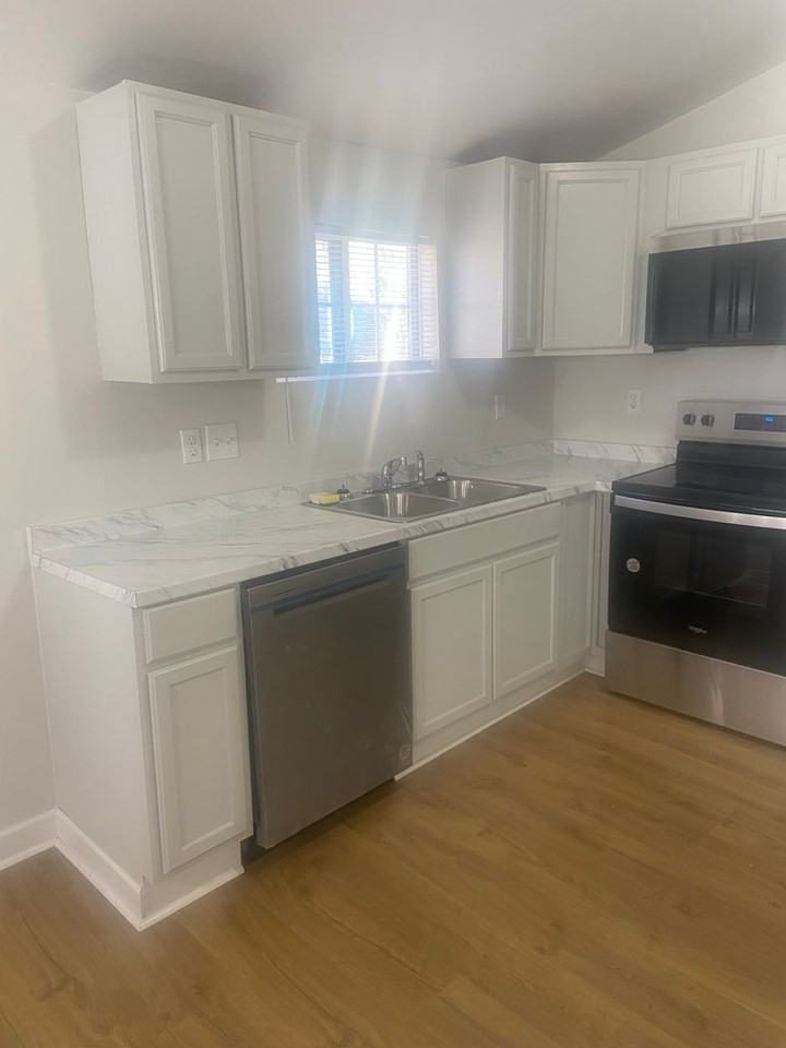 3109 Ridge Ave - Photo 2 of 11