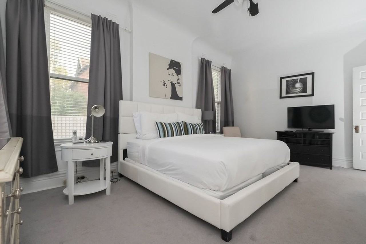 5712 Howe Street - Photo 2 of 41