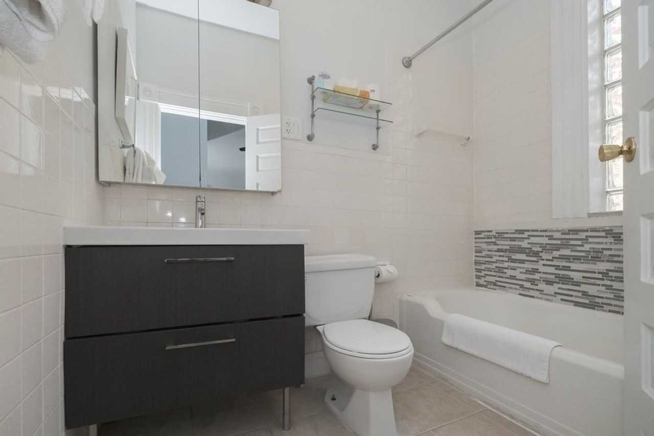 5712 Howe Street - Photo 4 of 41