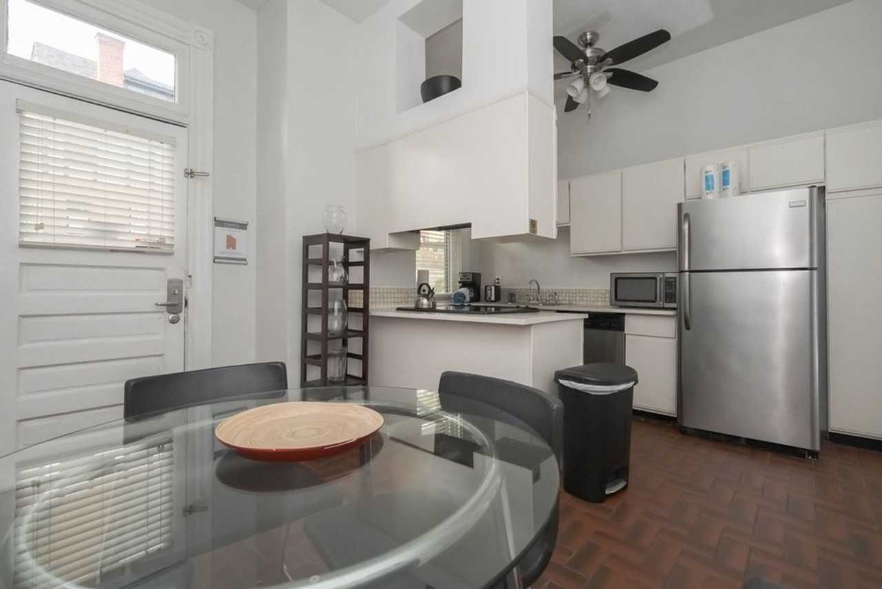 5712 Howe Street - Photo 5 of 41